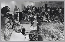 Viering van Internationale vrouwendag in het Ministerie van Sociale Zaken en Werkgelegenheid 1992