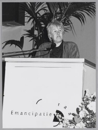 Elske ter Veld tijdens de viering van het 10-jarig bestaan van de Emancipatieraad. 1991