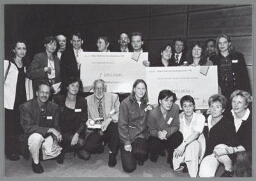 Uitreiking van de Emancipatieprijs aan het HBO/WO door minister Ritzen van Onderwijs. 1998