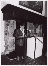 Elisabeth Schmitz, burgemeester van Haarlem, houdt een toespraak bij de uitreiking van de Judith Leijsterprijs 1987. 1987