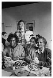 In het scholingsinstituut van de FNV wordt een vrouwen zomerschool gehouden. 1994