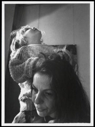 Dubbelportret van vrouw met kind. 1987