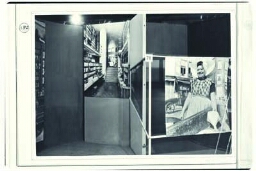 Stand van de afdeling 'De vrouw in beroep, bedrijf en sociaal werk': 'Handel' op de tentoonstelling 'De Nederlandse Vrouw 1898-1948'. 1948