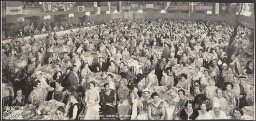 Groepsfoto tijdens diner van International Congress of Business and Professional Women 1933
