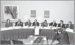 Op 8 maart tekenen 7 heren een intentie verklaring over de positie van vrouwen: besturen met vrouwen 1995