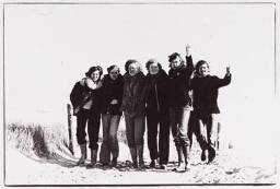 Groep vrouwen tijdens een vrouwenkamp, Vrouwenpolder Zeeland, winter 1978/79 197?