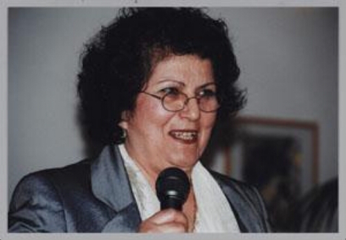 Dichteres Shokat Shamaseblou tijdens een Zamicasa waarbij organisaties van het Empowermentcentrum Amsterdam Zuid Oost te gast zijn. 2001
