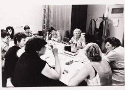 Vrouwen tijdens VOS-kursus. 198?
