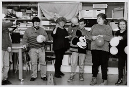 Begeleiders van verstandelijk gehandicapten oefenen een theaterstuk. 1999