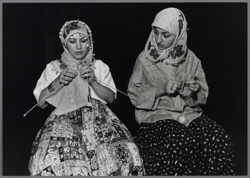 Tijdens culturele meidendag wordt een toneelstuk opgevoerd. 1987