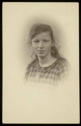 Portret van jonge Marie Kamphuis 1923