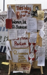 Aankondigingsbord tijdens de vierde VN-Vrouwenconferentie. 1995
