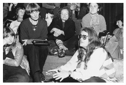 Bezoek Kate Millett aan HBO school. 1980
