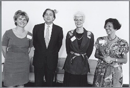 Debat 'Willen vrouwen wel besturen' met minister van Economische zaken Wijers en lid dagelijks bestuur Jong Management, mevr 1997