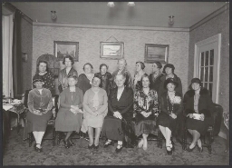 Groepsportret van dames die spraken tijdens de Conferentie ter Codificatie van het Internationaal Recht over het vraagstuk van de nationaliteit van de gehuwde vrouw 1930