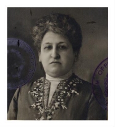 Portret van Aletta Jacobs, op het reisvisum dat op 6 mei 1915 werd opgesteld 1915 ?