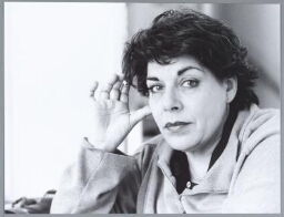 Portret van journaliste en radio en TV presentator Hanneke Groenteman. 1995