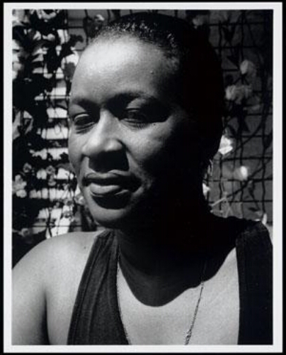 Portret van vrouw uit Curaçao, Ditha, huismeester en kapster 1996