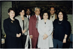 Gemeentelijk allochtonen overleg bestaande uit vier vrouwen en drie mannen. 1998