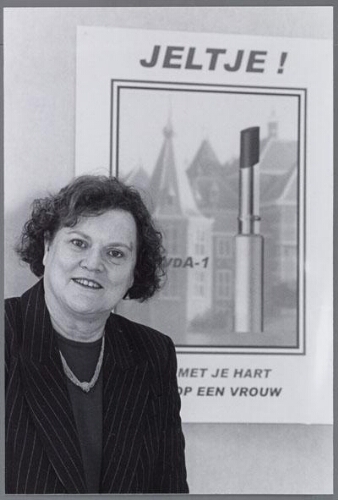 Portret van Jeltje van Nieuwenhoven, lid van de Tweede Kamer voor de P.v.d.A. 2002