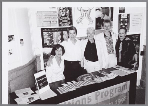 'Lesbian ConneXion/s' tijdens de opening van de gelijknamige tentoonstelling in de Artotheek in Amsterdam-Oost tijdens de Gay Games. 1998