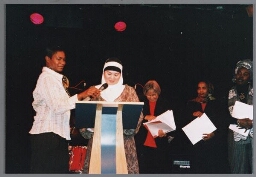 Van links naar rechts: Merlyn Esajas (burocoördinator Zami), Saida Elhantali (St 2003