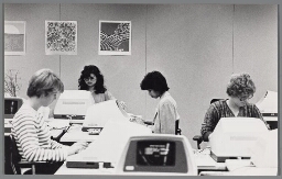 Medewerkers van de computerafdeling van KBB Bijenkorf Beheer. 1980