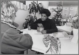 Intake gesprek bij het centrum voor nieuwkomers. 1998
