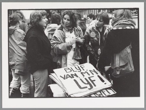 Vrouwen demonstreren  op internationale vrouwendag 1981