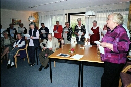 15- Jarig bestaan van seniorenwoongroep 'De Vonk', door bewoonsters zelf opgezet 2002