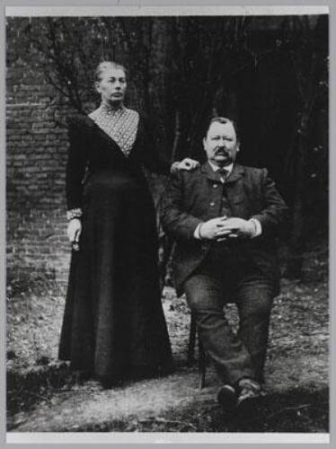 Links Annette Wiea Luka Poelman, rechts Willem Versluys 191?