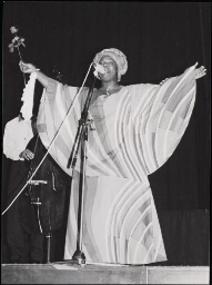 Optreden van Gerda Havertong op congres 'Ongehoorde Woorden' te Amsterdam 1984