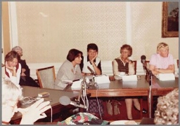 Oprichtingsvergadering van het Kamerbreed Vrouwenoverleg. 1981