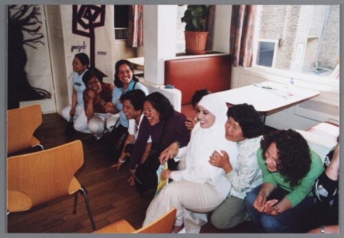 Discussiemiddag over integratie georganiseerd door Stichting Zami, Pinay sa Holland, Chebba Meidenplaza, de Marokkaanse Vrouwenvereniging Nederland (MVVN) en Stichting Sitara in buurtcentrum Lydia, Amsterdam 2004