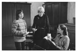 Bespreking van de oecumenische vrouwendienst in de Martinikerk in Groningen. 1984