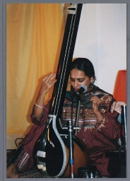 Optreden van vrouw, tijdens Zami bijeenkomst 1998