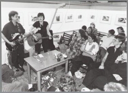 Betty Raadgevert en Vera Goedhardt treden op tijdens de vrouwenboekenweek. 1987