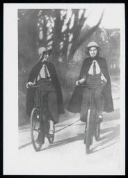 Twee leden van de Graal op de fiets 1935?