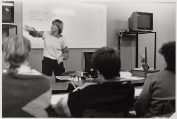 Lerares wiskunde aan de lerarenopleiding in Delft 1985