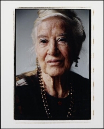 Portret van verzetsstrijdster Ida Veldhuyzen van Zanten met een reiger 2000