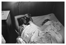 Vrouwen met hun pasgeboren baby in een vrouwenziekenhuis in Managua, Nicaragua. 1984