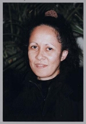 Onbekende vrouw tijdens een Zamicasa (inloopcafé van Zami) met als thema Indonesië. 1998