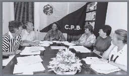 Het dagelijkse bestuur van de Christelijke Plattelandsvrouwenbond in vergadering 1988