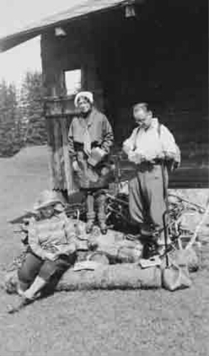 Echtpaar Wijnaendts Francken staand. 1934
