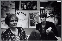 Vrouwenvakplan (aldus bijschrift) Met Karin Pöppel (?) en Annet Fritschij. 198?