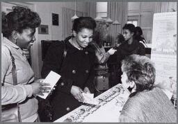 Manifestatie voor Surinaamse en Antilliaanse vrouwen in het Suranthuis met het thema opleiding en werk 1987