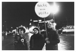 Actievoerders bij het centraal station in Amsterdam 1984