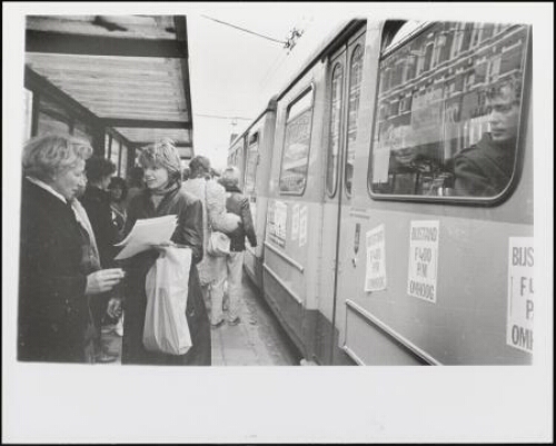 Vervoersactie door bijstandsvrouwen voor 'fl 1983