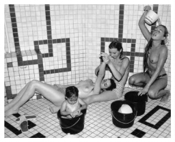 Allochtone meiden in een Turks badhuis 198?