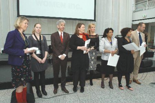 Op internationale vrouwendag werd de twaalfde Joke Smitprijs uitgereikt door minister Plasterk van Emancipatiezaken in het atrium van het stadhuis 2009